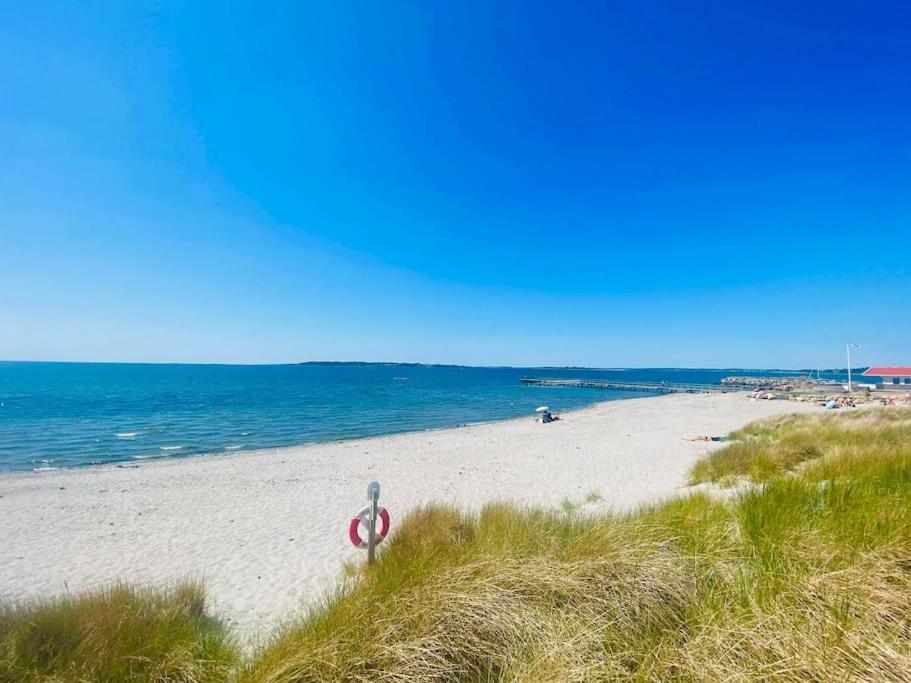 Vila Strandnaera Modernt Gaesthus Stravalla Exteriér fotografie